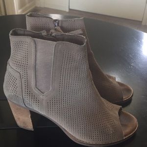 Tom's open toe booties